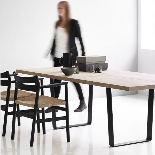 MAISON HAND prsente les autres produits : DK3 - Lowlight Table