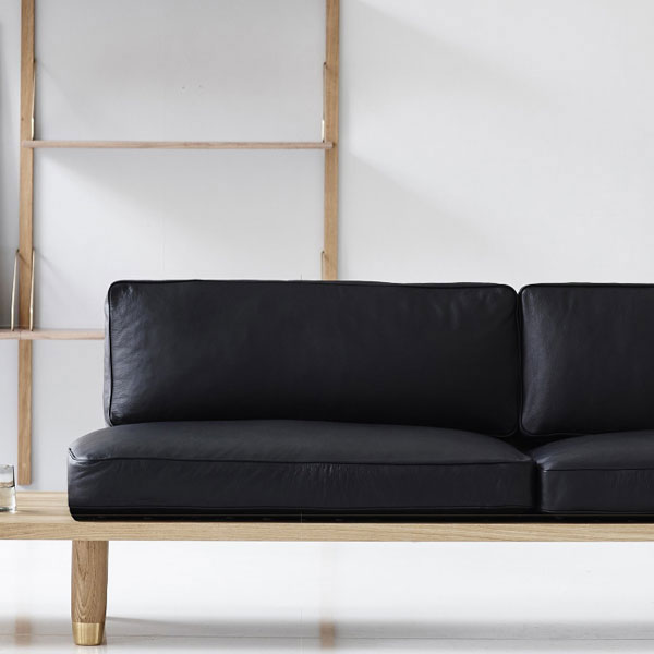 MAISON HAND prsente les autres produits : DK3 - Sofa Plane