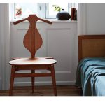 Maison HAND et la collection chaises et fauteuils Hans Wegner pour PP MOBLER